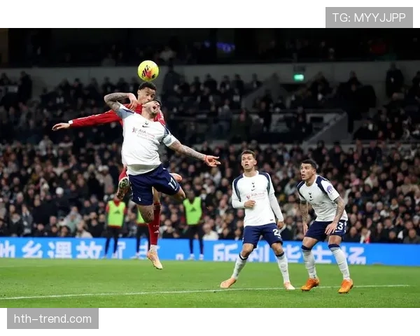 威尔·休斯状态回暖闪耀英超，助球队强势迈向胜利巅峰