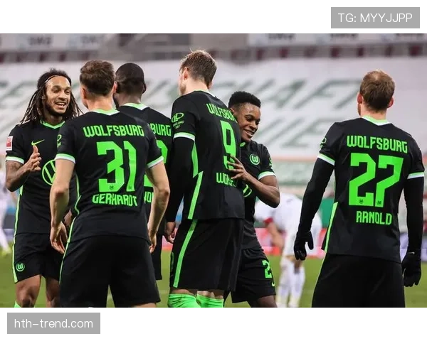 奥格斯堡主帅战术灵活调整，率队强势逆转局势