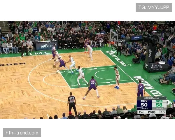 布克挡拆制造投篮空间效率提升明显 拉开队内得分差距