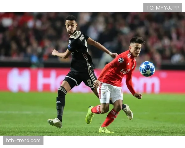 阿贾克斯欧战竞争力恢复迹象显现：成绩波动影响赛季走势